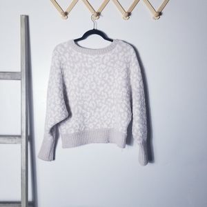 JESSICA SIMPSON BATWING TAN AND WHITE ANIMAL PRINT SWEATER SIZE MEDIUM
